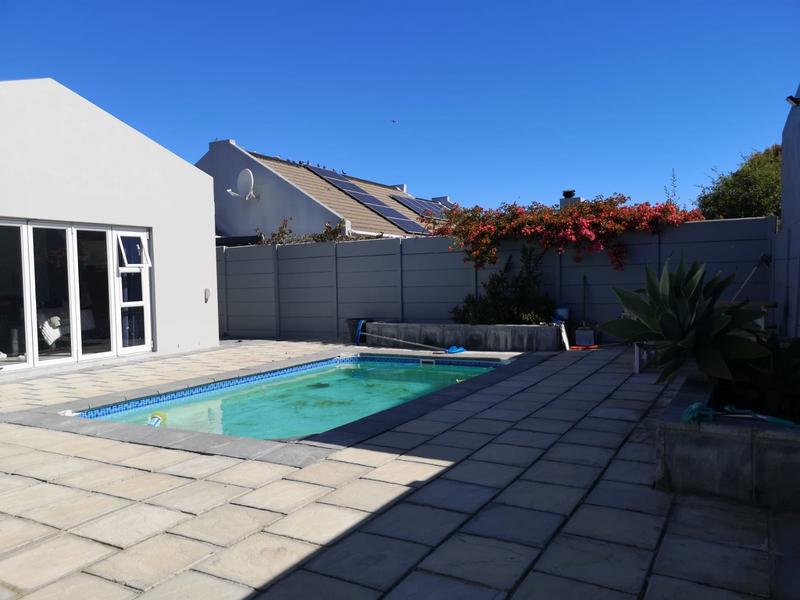 To Let 4 Bedroom Property for Rent in Edgemead Western Cape